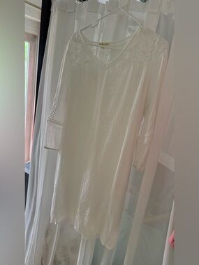 Delicate Ivory Lace-Trim Lined Summer Dress